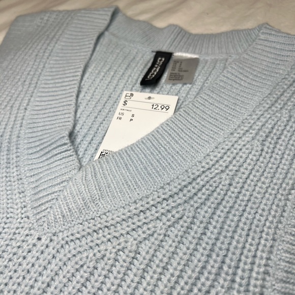 H&M Light Blue Sleeveless Sweater - Picture 6 of 8